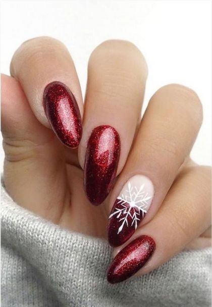 53 Nail art de Noël pour une manucure de fêtes réussie 49 53 Nail art de Noël pour une manucure de fêtes réussie 49
