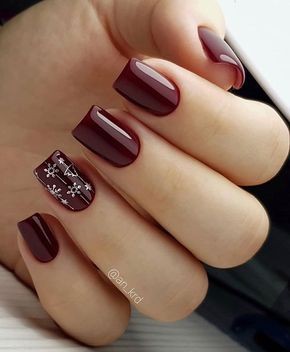 53 Nail art de Noël pour une manucure de fêtes réussie 51 53 Nail art de Noël pour une manucure de fêtes réussie 51