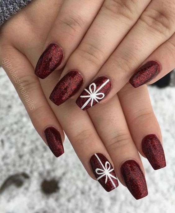 53 Nail art de Noël pour une manucure de fêtes réussie 55 53 Nail art de Noël pour une manucure de fêtes réussie 55
