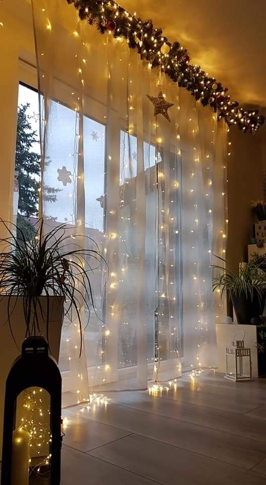 12 Idées de déco de Noël pour embellir la fenêtre 2 12 Idées de déco de Noël pour embellir la fenêtre 2