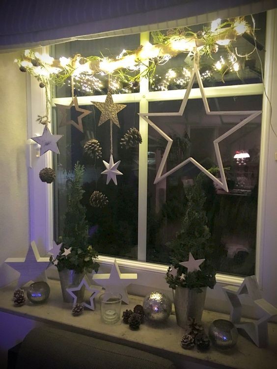 12 Idées de déco de Noël pour embellir la fenêtre 4 12 Idées de déco de Noël pour embellir la fenêtre 4