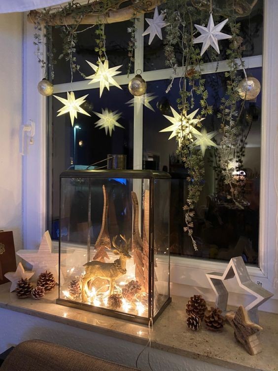 12 Idées de déco de Noël pour embellir la fenêtre 7 12 Idées de déco de Noël pour embellir la fenêtre 7