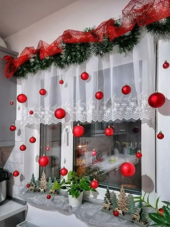12 Idées de déco de Noël pour embellir la fenêtre 10 12 Idées de déco de Noël pour embellir la fenêtre 10