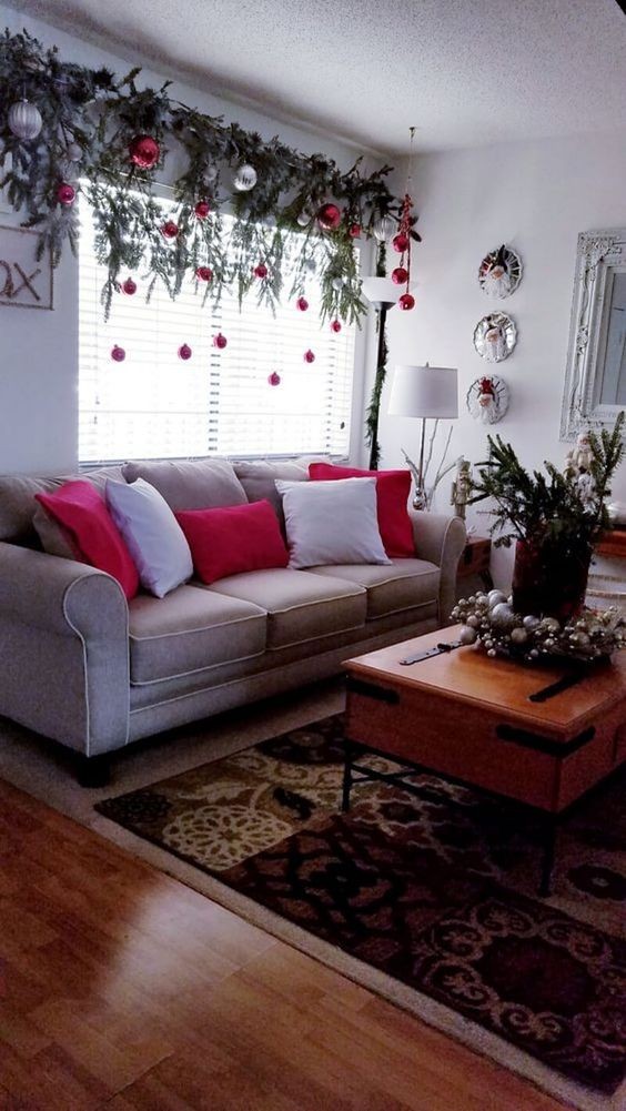 12 Idées de déco de Noël pour embellir la fenêtre 11 12 Idées de déco de Noël pour embellir la fenêtre 11