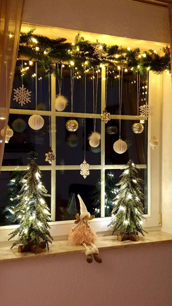 12 Idées de déco de Noël pour embellir la fenêtre 12 12 Idées de déco de Noël pour embellir la fenêtre 12
