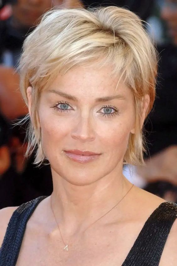 36 Coupes de cheveux courtes qui rendent une femme époustouflante 14 36 Coupes de cheveux courtes qui rendent une femme époustouflante 14