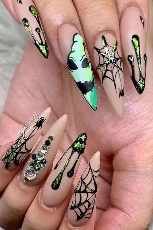 54 idées amusantes et effrayante d'ongles pour la fête d'Halloween 29 54 idées amusantes et effrayante d'ongles pour la fête d'Halloween 29
