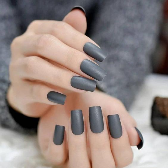 20 idées d'ongles gris que vous allez adorer 18 20 idées d'ongles gris que vous allez adorer 18