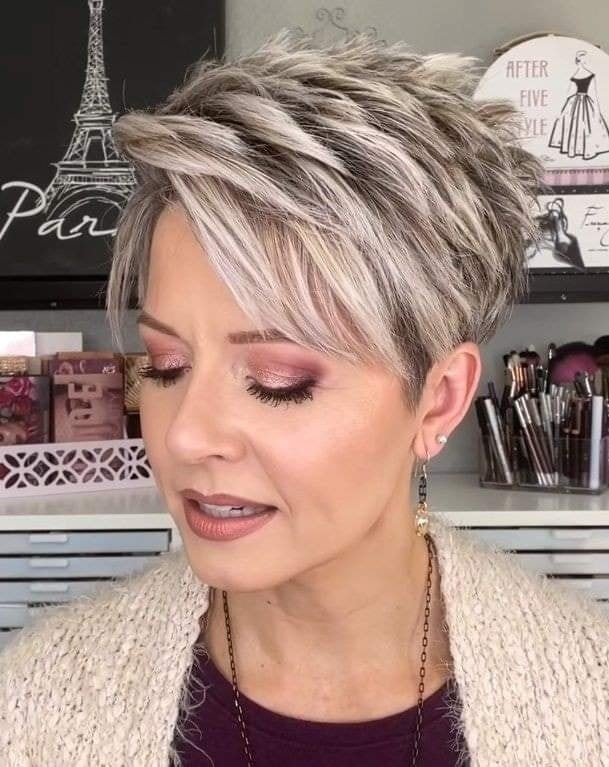 Les 33 plus belles coupes de cheveux courtes de fée pour femmes 16