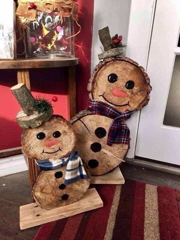 27 idées de décoration de Noël avec des bûches de bois 1
