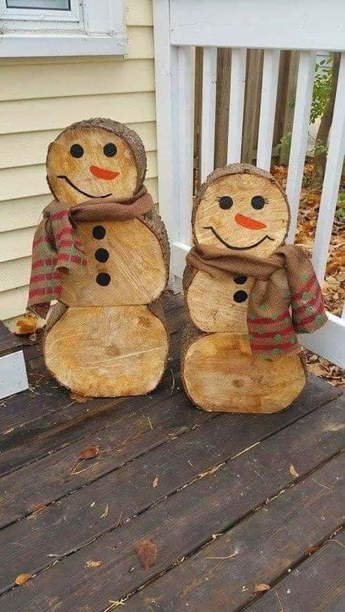 27 idées de décoration de Noël avec des bûches de bois 16