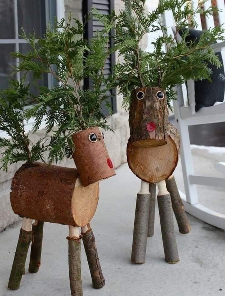 27 idées de décoration de Noël avec des bûches de bois 17