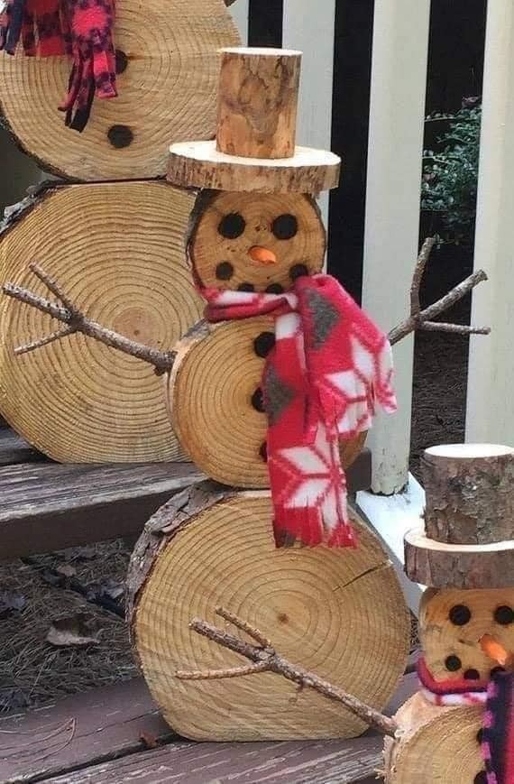 27 idées de décoration de Noël avec des bûches de bois 20