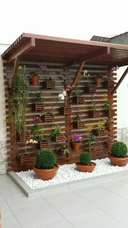 31 idées de jardinières murales en bois pour vos plantes 5