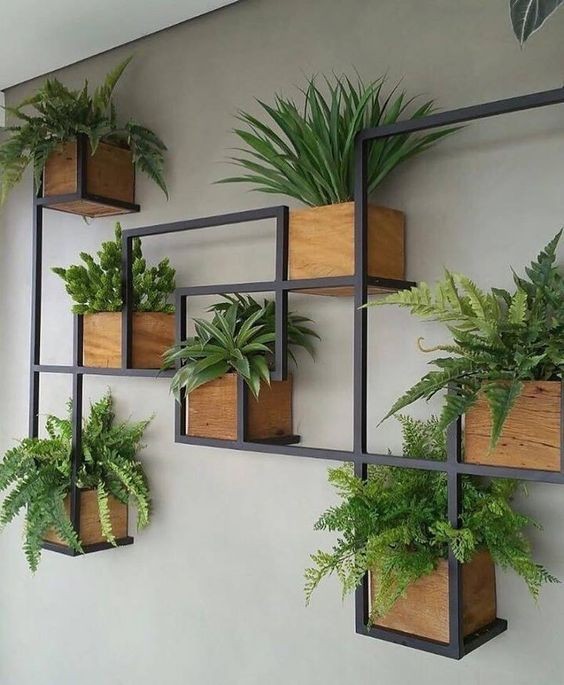31 idées de jardinières murales en bois pour vos plantes 23