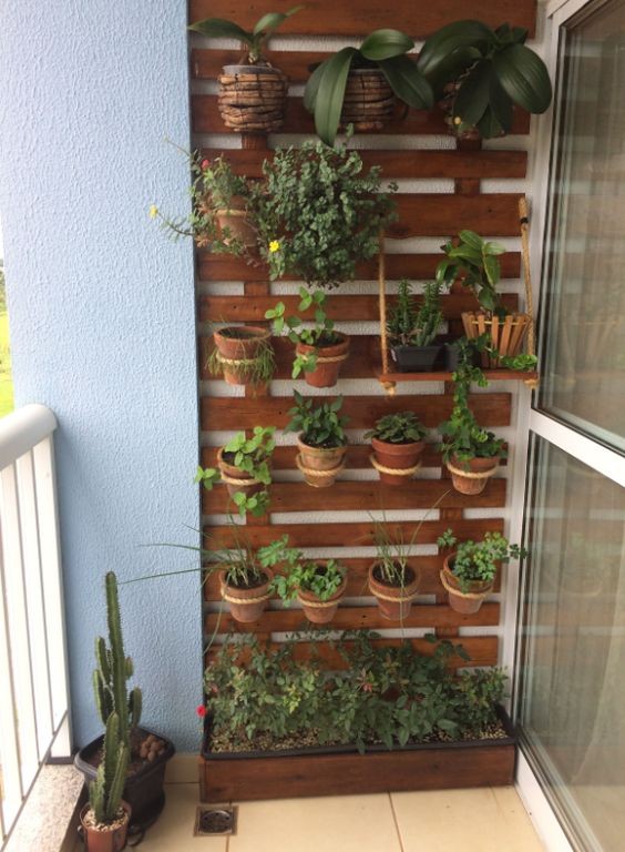 31 idées de jardinières murales en bois pour vos plantes 30 31 idées de jardinières murales en bois pour vos plantes 30