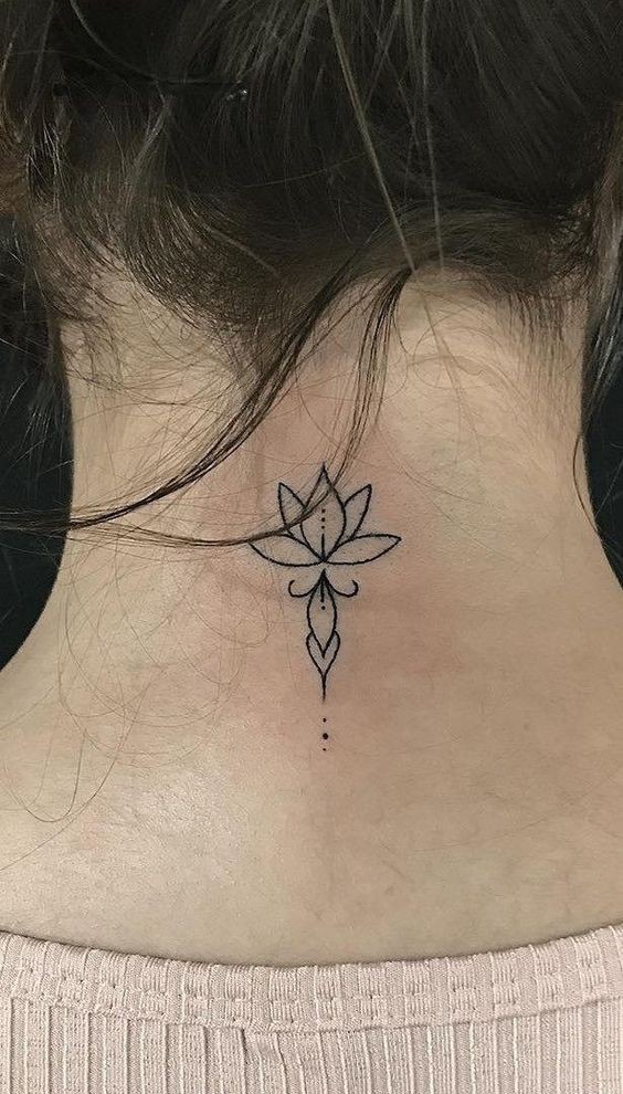 47 Tatouages nuque à la fois discrets et sensuels 19 47 Tatouages nuque à la fois discrets et sensuels 19