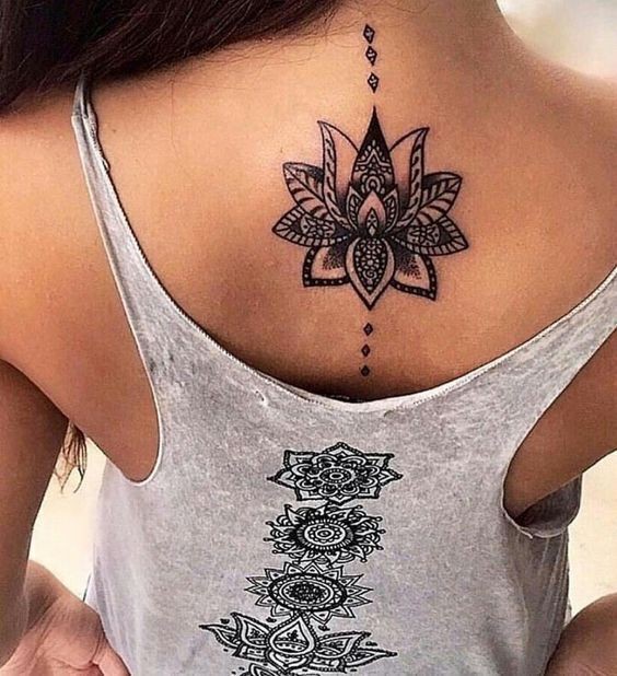 47 Tatouages nuque à la fois discrets et sensuels 27 47 Tatouages nuque à la fois discrets et sensuels 27