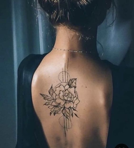 47 Tatouages nuque à la fois discrets et sensuels 28 47 Tatouages nuque à la fois discrets et sensuels 28