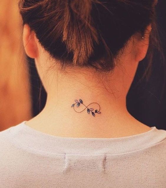 47 Tatouages nuque à la fois discrets et sensuels 30 47 Tatouages nuque à la fois discrets et sensuels 30