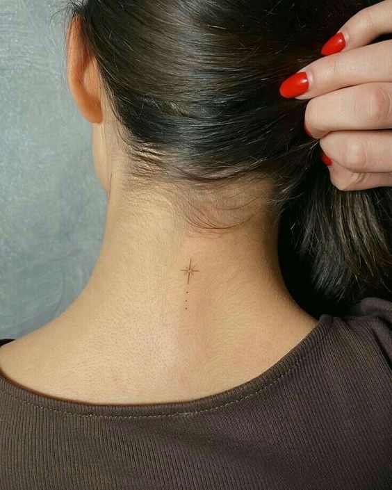 47 Tatouages nuque à la fois discrets et sensuels 31 47 Tatouages nuque à la fois discrets et sensuels 31