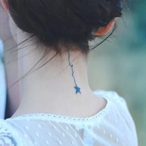 47 Tatouages nuque à la fois discrets et sensuels 37 47 Tatouages nuque à la fois discrets et sensuels 37