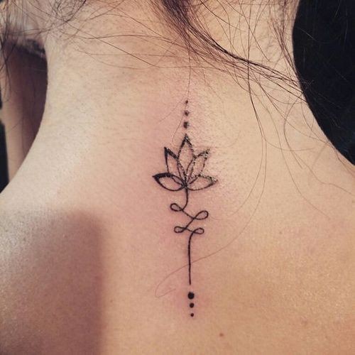 47 Tatouages nuque à la fois discrets et sensuels 42 47 Tatouages nuque à la fois discrets et sensuels 42