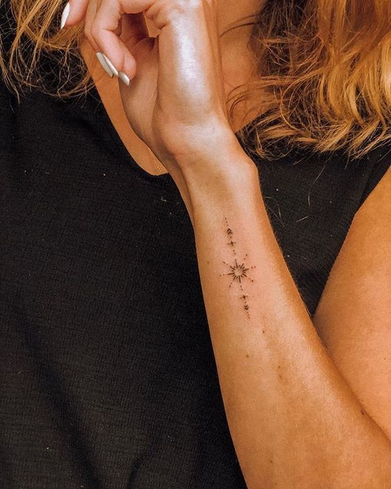 Les 44 plus beaux tatouages minimalistes pour s'inspirer 15 Les 44 plus beaux tatouages minimalistes pour s'inspirer 15