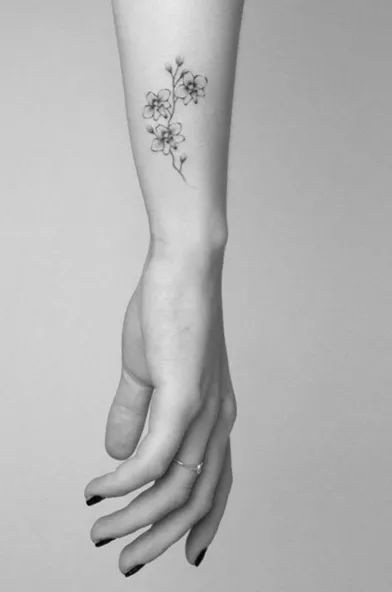 Les 44 plus beaux tatouages minimalistes pour s'inspirer 26 Les 44 plus beaux tatouages minimalistes pour s'inspirer 26