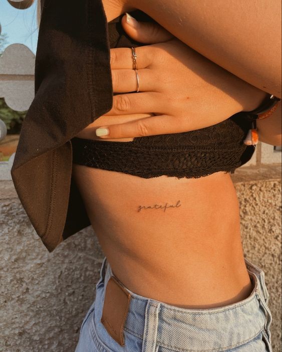 Les 44 plus beaux tatouages minimalistes pour s'inspirer 35 Les 44 plus beaux tatouages minimalistes pour s'inspirer 35