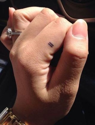 Les 44 plus beaux tatouages minimalistes pour s'inspirer 37 Les 44 plus beaux tatouages minimalistes pour s'inspirer 37