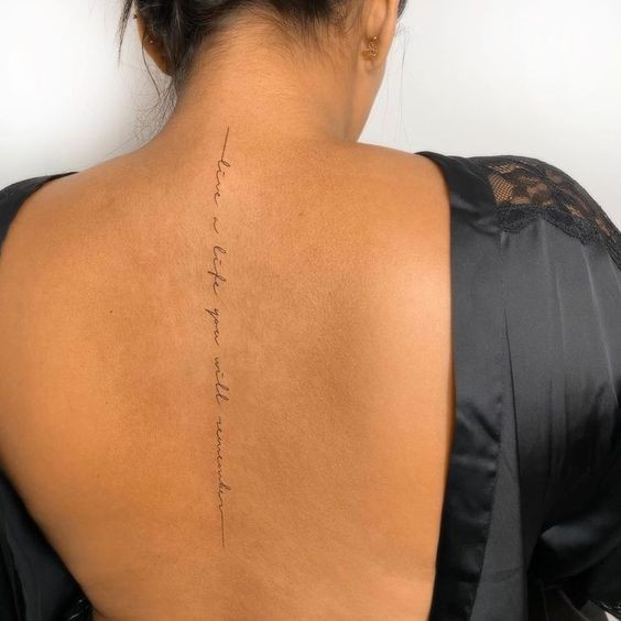 Les 44 plus beaux tatouages minimalistes pour s'inspirer 38 Les 44 plus beaux tatouages minimalistes pour s'inspirer 38