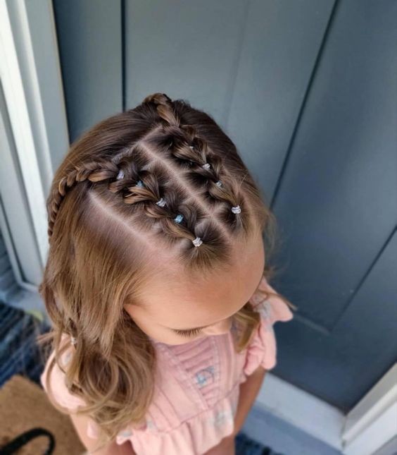 9 coiffures faciles pour petites filles aux cheveux moyens à longs 2 9 coiffures faciles pour petites filles aux cheveux moyens à longs 2