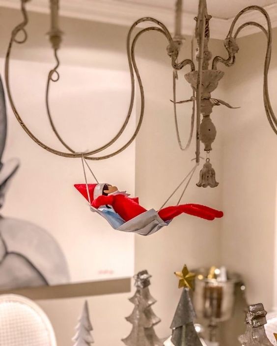102 idées hilarantes d'elfes sur l'étagère qui rendront votre Noël magique 4