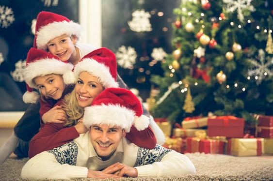 17 Idées de séances photos de famille à faire à Noël 3