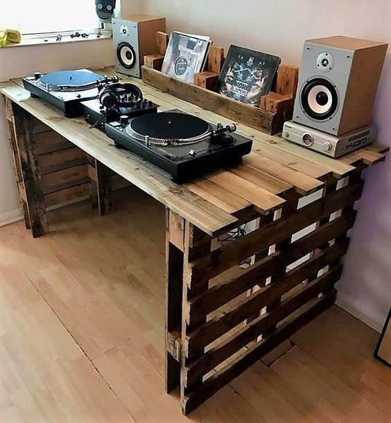 17 idées de bureaux en palettes pour votre espace de travail 2 17 idées de bureaux en palettes pour votre espace de travail 2