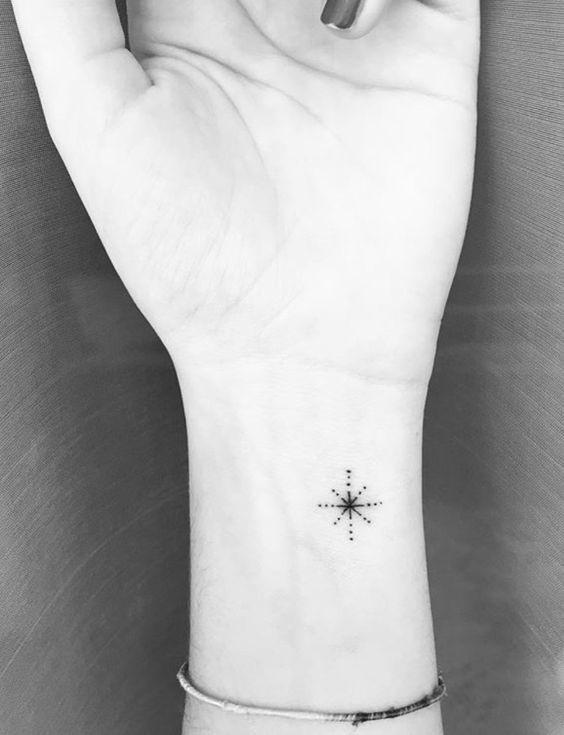 25 tatouages minimalistes à la fois élégants et discrets 1