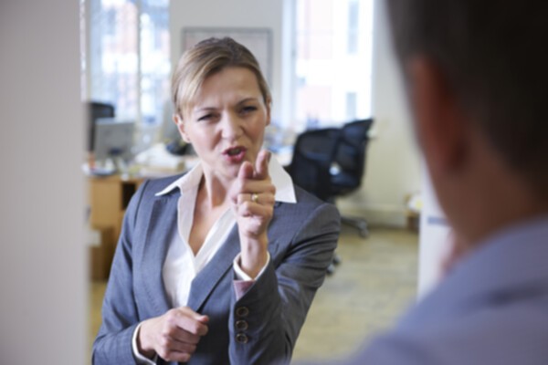 6 Astuces pour imposer le respect face à une personne agressive 1 6 Astuces pour imposer le respect face à une personne agressive 1