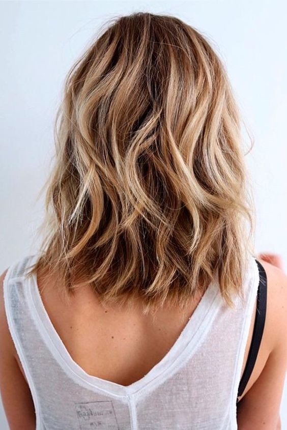 10 idées de coiffures pour cheveux blonds foncés 10