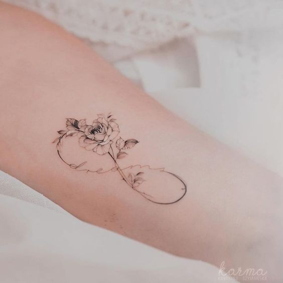 Tatouage infini : signification et 19 idées pour vous inspirer ! 5