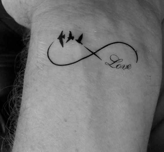 Tatouage infini : signification et 19 idées pour vous inspirer ! 7