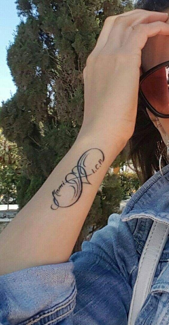 Tatouage infini : signification et 19 idées pour vous inspirer ! 15