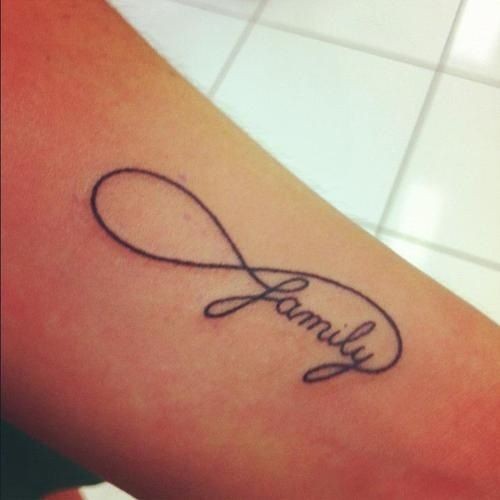 Tatouage infini : signification et 19 idées pour vous inspirer ! 17
