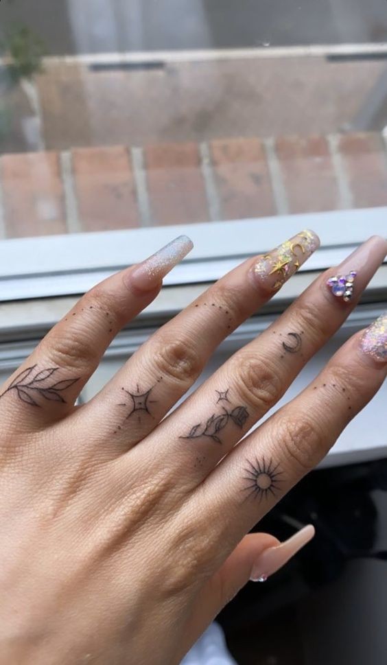 25 Tatouages ????doigts pour femme : avantages, inconvénients 15