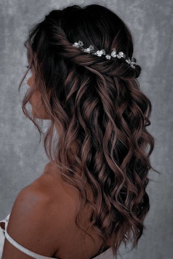11 Coiffures de mariage pour cheveux mi-longs 1 11 Coiffures de mariage pour cheveux mi-longs 1