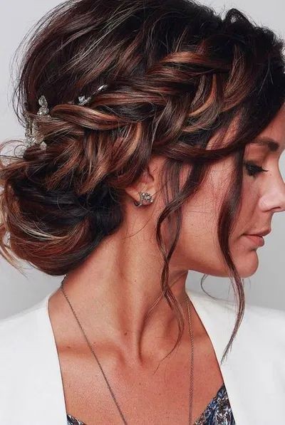 11 Coiffures de mariage pour cheveux mi-longs 9 11 Coiffures de mariage pour cheveux mi-longs 9