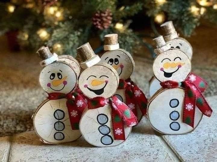28 idées de décoration de Noël avec des bûches de bois 7 28 idées de décoration de Noël avec des bûches de bois 7