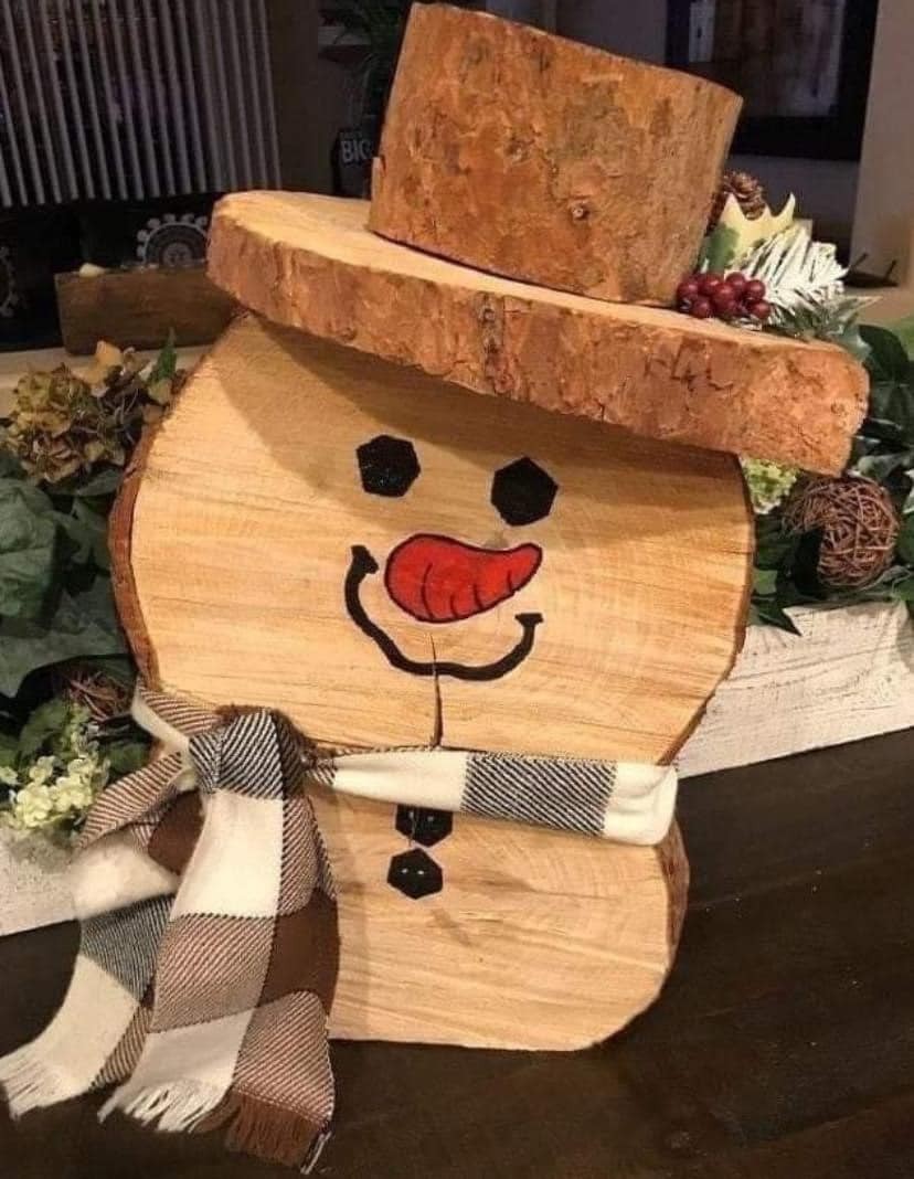28 idées de décoration de Noël avec des bûches de bois 8 28 idées de décoration de Noël avec des bûches de bois 8