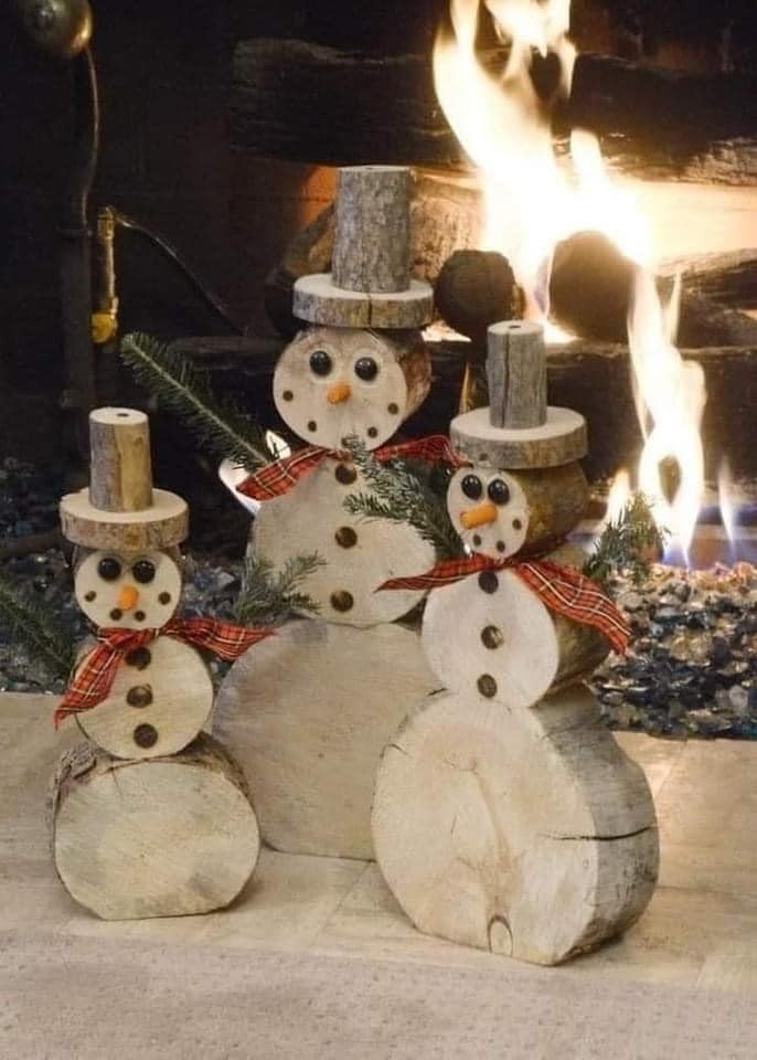 28 idées de décoration de Noël avec des bûches de bois 22