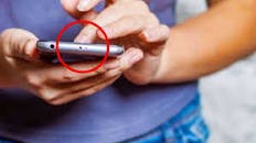 À quoi sert le petit trou sur le coté des téléphones portable Android ? 1 À quoi sert le petit trou sur le coté des téléphones portable Android ? 1